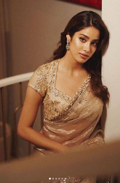 ਹਾਲ ਹੀ 'ਚ ਅਦਾਕਾਰਾ ਨੇ ਆਪਣੇ ਲੇਟੈਸਟ ਫੋਟੋਸ਼ੂਟ ਦੀਆਂ ਤਸਵੀਰਾਂ ਪ੍ਰਸ਼ੰਸਕਾਂ ਵਿਚਾਲੇ ਸ਼ੇਅਰ ਕੀਤੀਆਂ ਹਨ। ਇਨ੍ਹਾਂ ਤਸਵੀਰਾਂ 'ਚ ਉਸ ਦਾ ਕਾਤਲਾਨਾ ਅੰਦਾਜ਼ ਦੇਖ ਕੇ ਪ੍ਰਸ਼ੰਸਕਾਂ ਨੇ ਇੱਕ ਵਾਰ ਫਿਰ ਹਾਹਾਕਾਰ ਮਚਾ ਦਿੱਤੀ ਹੈ। ਦੇਖੋ ਅਭਿਨੇਤਰੀ ਦੀਆਂ ਖੂਬਸੂਰਤ ਤਸਵੀਰਾਂ...