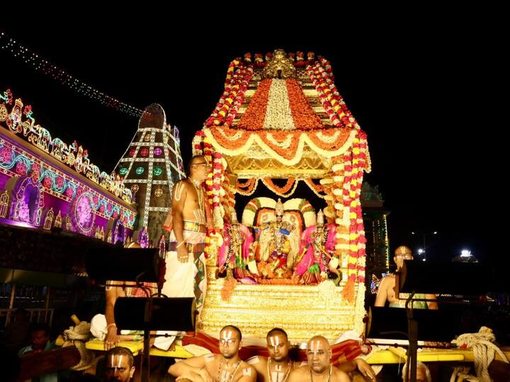 Tirumala Bramhotsavam 2023 Srinivasa on the vehicle of Sarvabhupala, devotees in large numbers సర్వభూపాల వాహనంపై శ్రీనివాసుడు, భారీగా తరలివచ్చిన భక్తులు