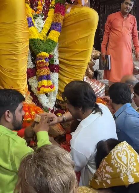 Videos from the pandal show Shah Rukh in a white shirt. A priest can be seen putting a tilak on SRK's forehead as the actor made an offering of coconuts and sweets.