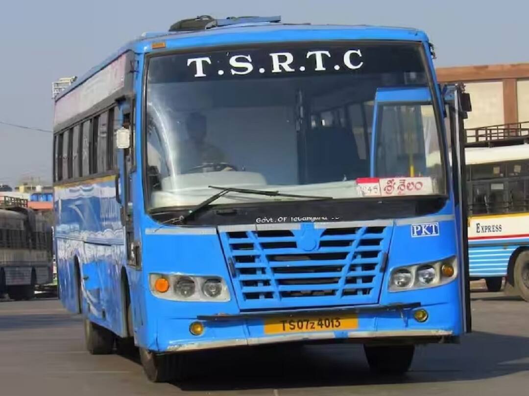 TSRTC Dasara Offer: దసరాకు ఇంటికెళ్లే వాళ్లకు ఆర్టీసీ స్పెషల్ ఆఫర్ - 10 శాతం రాయితీ TSRTC Dasara Offer Telangana RTC Special Discount on Ticket Reservation For Dasara TSRTC Dasara Offer: దసరాకు ఇంటికెళ్లే వాళ్లకు ఆర్టీసీ స్పెషల్ ఆఫర్ - 10 శాతం రాయితీ