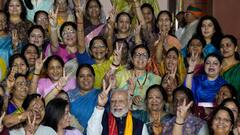 PM Narendra Modi:রাজ্যসভায় মহিলা সংরক্ষণ বিল পাশ হতেই প্রধানমন্ত্রীর পাশে দাঁড়িয়ে 'ভিকট্রি সাইন' মহিলা সাংসদদের