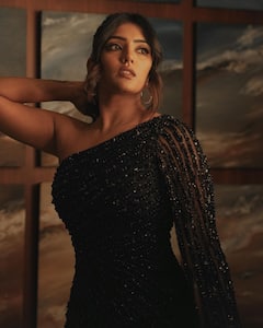 బ్లాక్ డ్రస్సులు అదరగొడుతున్న ఈషా రెబ్బ - ఫొటోలు చూశారా?