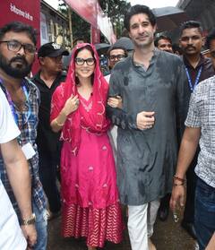 पति डेनियल वेबर संग लालबाग के राजा के दर्शन करने पहुंची सनी लियोनी, कपल को देखने के लिए उमड़ी भीड़