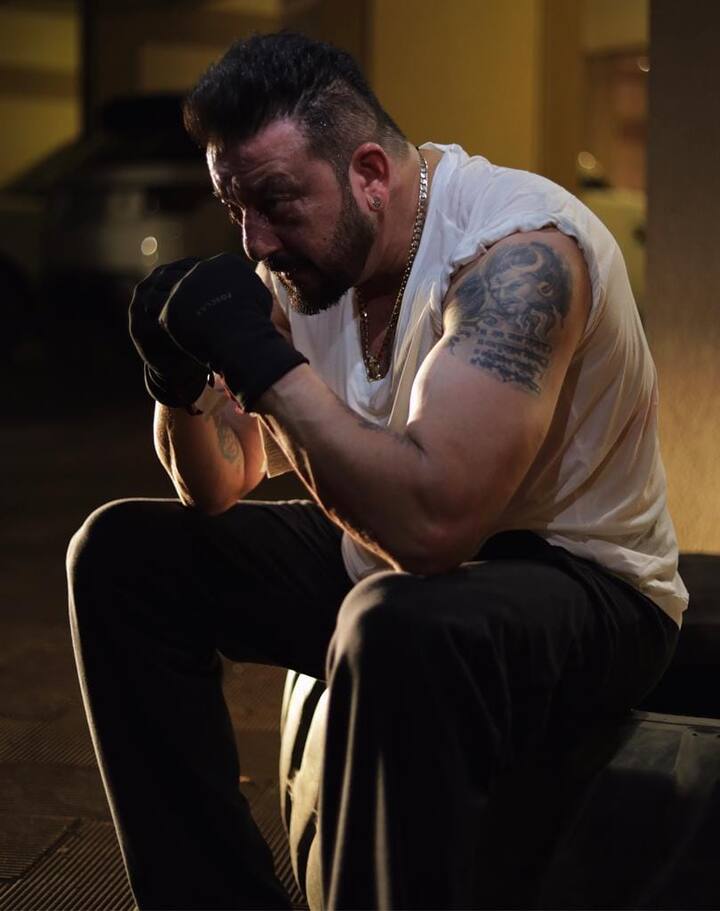 संजय दत्त ने अपने लंबे करियर में हिंदी सिनेमा को एक से बढ़कर एक हिट फिल्में दी हैं. ऐसे में फिल्म इंडस्ट्री में उनके कई दिलचस्प किस्से सुनने को मिलते हैं. इसी में से एक किस्सा आज हम आपके लिए लेकर आए हैं.