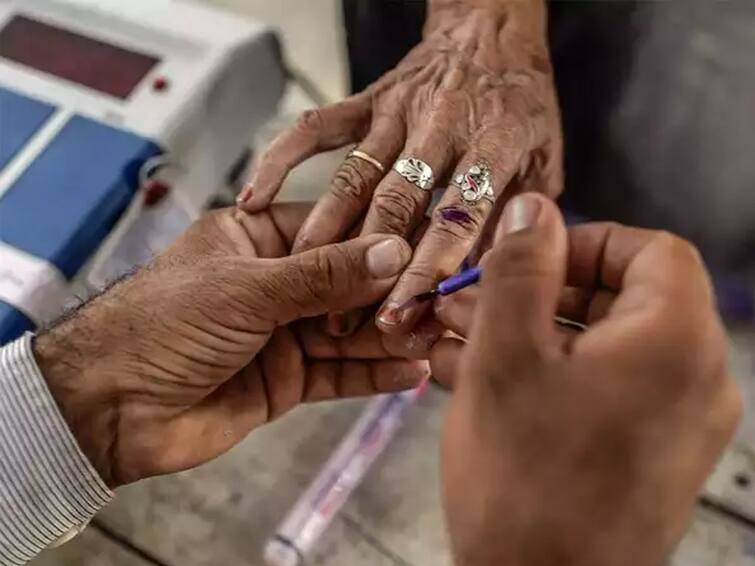 Gram panchayat elections in Maharashtra tomorrow Voting for 2 thousand 369 Gram Panchayats and 6th November Mumbai News राज्यात उद्या ग्रामपंचायत निवडणुकांची रणधुमाळी; 2 हजार 369 ग्रामपंचायतींसाठी मतदान
