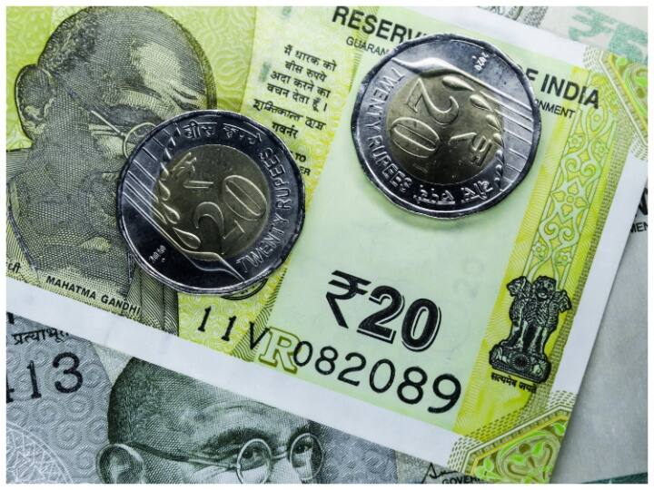 आवेदन करने के लिए जनरल कैटेगरी के कैंडिडेट्स को 500 रुपये शुल्क देना होगा. जबकि एससी, एसटी, पीडब्ल्यूडी कैटेगरी के लिए शुल्क 250 रुपये है.