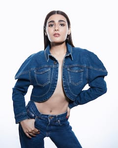 Shalini Pandey Photos : డెనిమ్ జాకెట్ బటన్స్ విప్పేసి 'అర్జున్ రెడ్డి' హీరోయిన్ ఫోటోషూట్