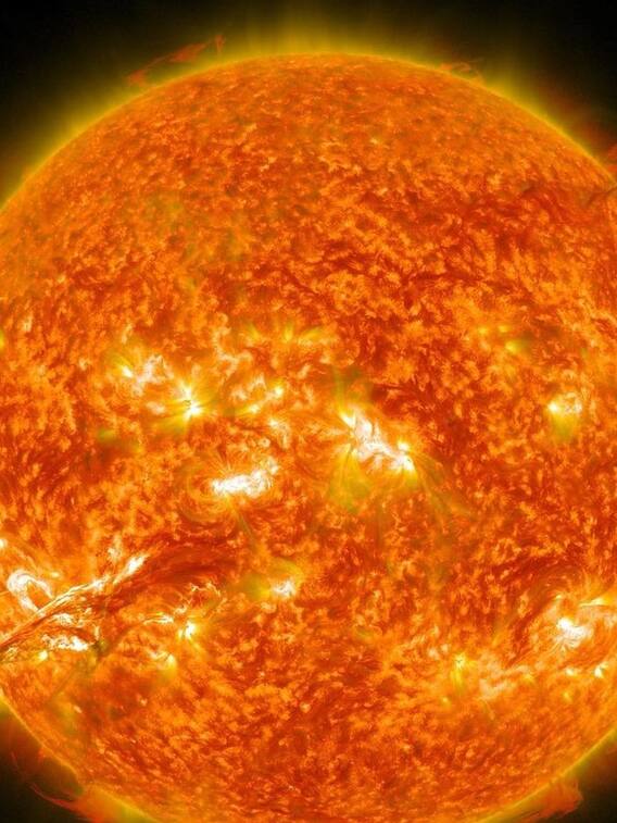 13 लाख पृथ्वी के बराबर है सूर्य, टेंपरेचर जानकर रह जाएंगे हैरान