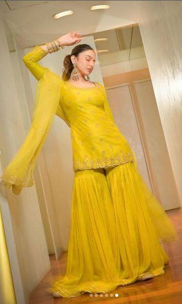 ਹਾਲ ਹੀ ਵਿੱਚ ਅਦਾਕਾਰਾ ਨੇ ਆਪਣੇ ਲੇਟੈਸਟ ਐਥਨਿਕ ਲੁੱਕ ਦੀਆਂ ਤਸਵੀਰਾਂ ਨਾਲ ਇੰਟਰਨੈੱਟ 'ਤੇ ਤਬਾਹੀ ਮਚਾ ਦਿੱਤੀ ਹੈ।