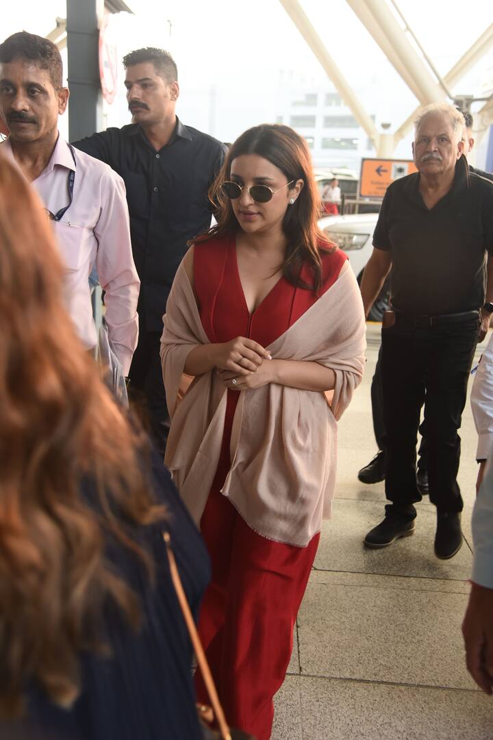 While Raghav was dressed in a black tshirt and blue jeans, Parineeti wore a red colour jump suit.