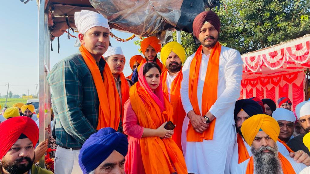 Nagar Kirtan: ਗੁਰੂ ਨਾਨਕ ਦੇਵ ਜੀ ਦਾ ਵਿਆਹ ਪੁਰਬ, ਨਗਰ ਕੀਰਤਨ ਪਹੁੰਚਿਆ ਗੁਰਦਾਸਪੁਰ ਦੀ ਧਰਤੀ 'ਤੇ, ਫੁੱਲਾਂ ਦੀ ਵਰਖਾ ਨਾਲ ਸਵਾਗਤ