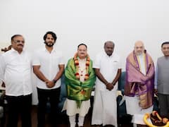 BJP JDS Alliance: दक्षिण भारत में बीजेपी को मिला एक और साथी, जेडीएस के साथ गठबंधन, देखें तस्वीरें