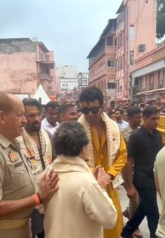 माथे पर चंदन का तिलक और गले में रुद्राक्ष पहने Suniel Shetty ने काशी विश्वनाथ के दरबार में लगाई हजारी, विधि-विधान से पूजा करते नजर आए एक्टर