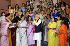 IN Pics: રાજ્યસભામાંથી મહિલા અનામત બિલ પાસ થયા બાદ મહિલા સાંસદોએ કર્યું હતું PM મોદીનું સ્વાગત