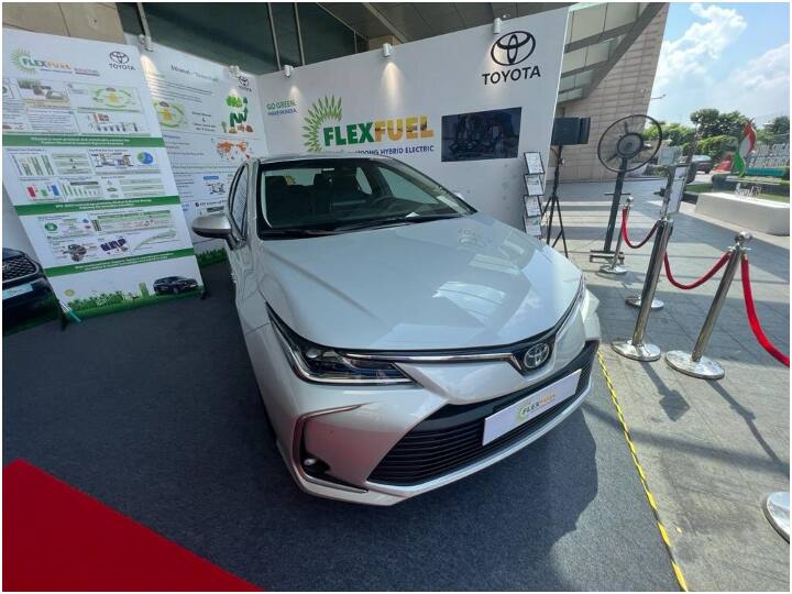 Toyota Corolla Flex Fuel See the first look of Toyota Corolla Flex Fuel hybrid Toyota Corolla Flex Fuel: देखिए टोयोटा कोरोला फ्लेक्स फ्यूल हाइब्रिड की पहली झलक, घटेगी लागत, कम होगा उत्सर्जन
