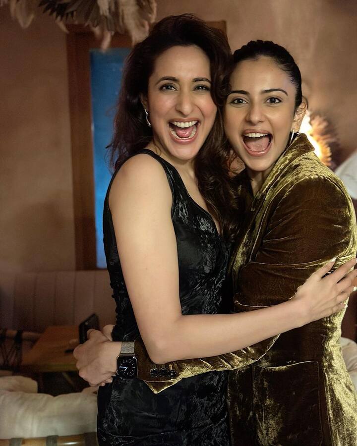 కామన్ ఫ్రెండ్ బర్త్‌డే పార్టీలో వీరు పాల్గొన్నారు.