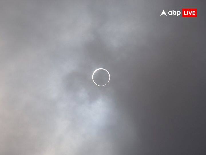 14 अक्टूबर को लगने वाला यह सूर्य ग्रहण कन्या राशि और चित्रा नक्षत्र में लगेगा. सूर्य ग्रहण शुरू होने से 12 घंटे पहले ही सूतक काल लग जाता है. सूतक काल में पूजा-पाठ करना मना होता है.