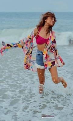 Shriya Saran: ਛੋਟਾ ਟਾਪ ਪਾ ਕੇ ਬੀਚ 'ਤੇ ਮਸਤੀ ਕਰਦੀ ਨਜ਼ਰ ਆਈ ਸ਼੍ਰਿਯਾ ਸਰਨ, ਇੰਟਰਨੈੱਟ 'ਤੇ ਵਾਇਰਲ ਹੋਈਆਂ ਹੌਟ ਤਸਵੀਰਾਂ