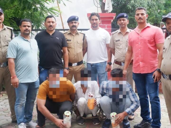 Uttarakhand News: नैनीताल पुलिस ने बरामद की स्मैक की अब तक की सबसे बड़ी खेप, UP पुलिस के सिपाही सहित तीन गिरफ्तार Nainital police and SOG Team Recovered biggest batch of smack ever three arrested including UP police constable ANN Uttarakhand News: नैनीताल पुलिस ने बरामद की स्मैक की अब तक की सबसे बड़ी खेप, UP पुलिस के सिपाही सहित तीन गिरफ्तार