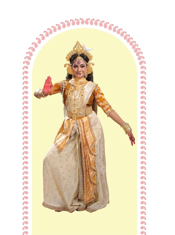 'গৌরী এল' ধারবাহিকের মোহনা মাইতি পর্দায় ধরা দেবেন দেবী ব্রহ্মাণী রূপে। এই সাজে বেশ স্নিগ্ধ দেখাচ্ছে তাঁকে।