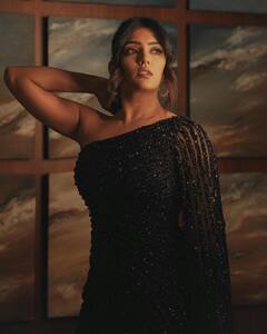 బ్లాక్ డ్రస్సులు అదరగొడుతున్న ఈషా రెబ్బ - ఫొటోలు చూశారా?