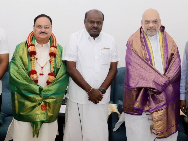 BJP JDS Alliance: आगामी लोकसभा चुनाव को देखते हुए बीजेपी तैयारियों में जुट गई है. दक्षिण भारतीय राज्य कर्नाटक में जेडीएस एनडीए में शामिल हो गई है.