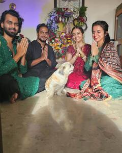 Devoleena Bhattacharjee Pics: पति शहनवाज के साथ धूमधाम से देवोलीना ने घर में की गणपति बप्पा की स्थापना, फैंस के साथ शेयर की खूबसूरत तस्वीरें