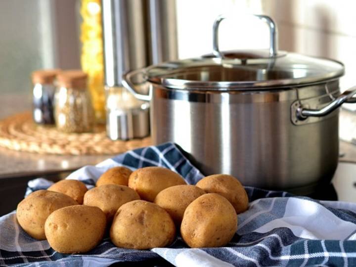 What happens to the body when you give up potatoes for a month Health Tips: एक महीने के लिए आलू खाना बंद कर दें, इसके बाद शरीर पर होगा कुछ ऐसा असर...