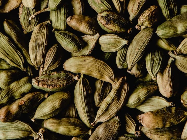 Farmers can become richer by cultivating Cardamom इलायची की खुशबू से महकेगा बाग, इस तरह करें जैविक खेती