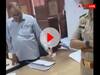 पुलिसवालों को घूस देते देखा है कभी? डीएम ऑफिस का ये वीडियो जमकर हो रहा वायरल