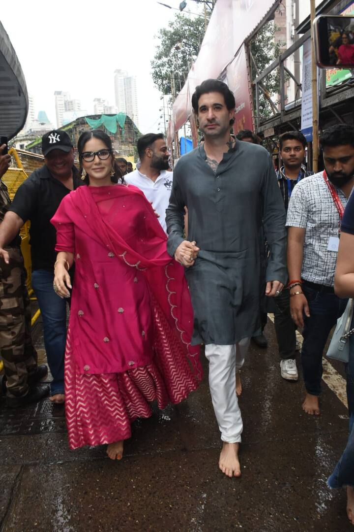 લાલ બાગના રાજાના દરબારમાં આજે સન્ની લિયોની તેમના પતિ ડેનિયલ સાથે પહોંચી હતી