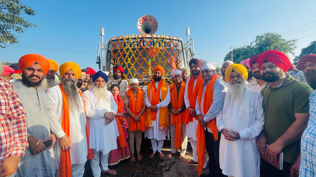 Nagar Kirtan: ਗੁਰੂ ਨਾਨਕ ਦੇਵ ਜੀ ਦਾ ਵਿਆਹ ਪੁਰਬ, ਨਗਰ ਕੀਰਤਨ ਪਹੁੰਚਿਆ ਗੁਰਦਾਸਪੁਰ ਦੀ ਧਰਤੀ 'ਤੇ, ਫੁੱਲਾਂ ਦੀ ਵਰਖਾ ਨਾਲ ਸਵਾਗਤ