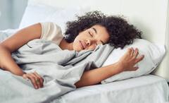 Sleeping Habbit : तुम्ही पण रात्री लाईट लावून झोपता का? ही सवय अनेक आजारांना कारणीभूत ठरू शकते