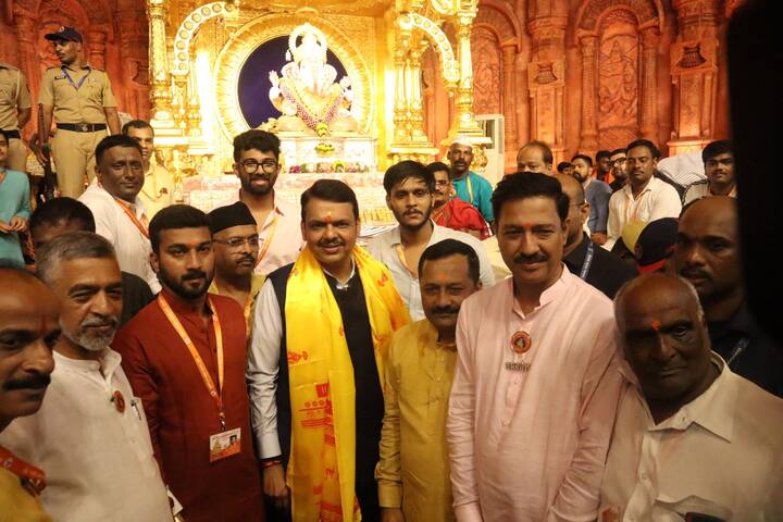 त्यांनी दगडूशेठ गणपती बरोबरच पुण्याच्या मानाच्या आणि महत्वाच्या गणपती मंडळांमध्ये हजेरी लावली.