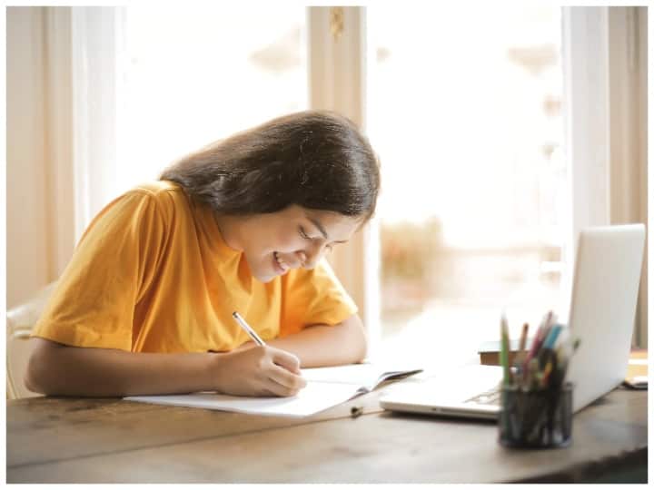 इनके लिए 21 से 40 साल तक के उम्मीदवार अप्लाई कर सकते हैं. आरक्षित श्रेणी को सरकारी नियमों के अनुसार आयु सीमा में छूट मिलेगी.