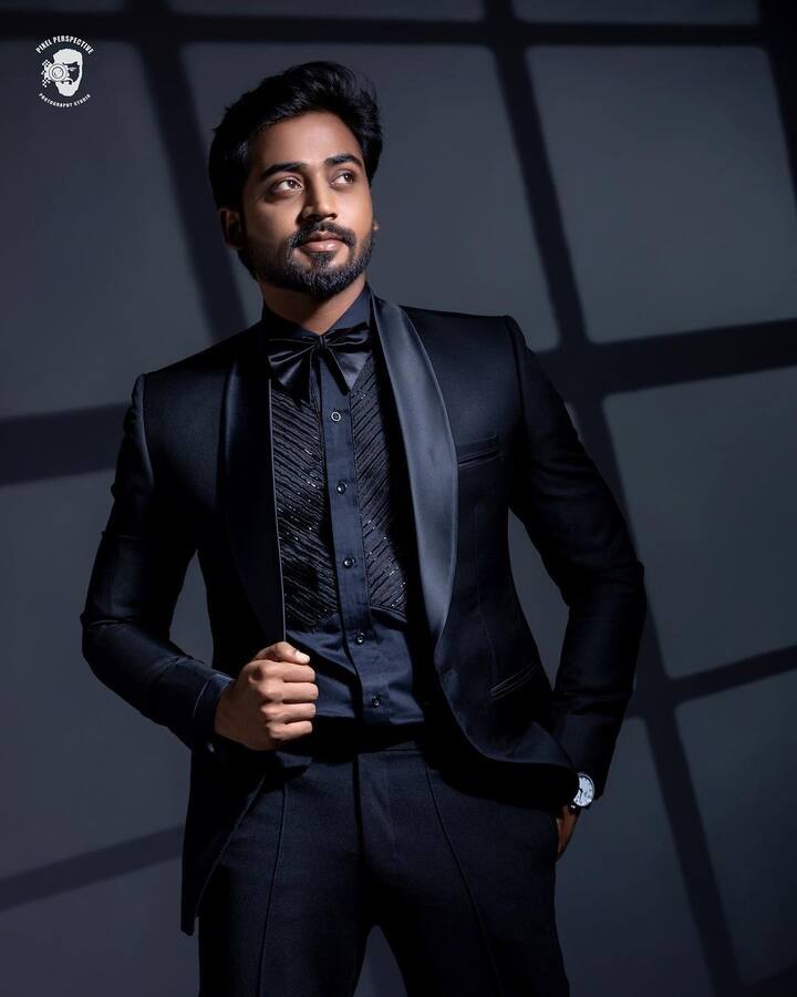 గుప్పెడంత మనసు సీరియల్ యూత్ ఆడియన్స్ కి బాగా కనెక్టైంది. కాలేజ్ బ్యాక్ డ్రాప్ లో సాగే ప్రేమకథ, కుటుంబ సంబంధాల మధ్య ఉండే భావోద్వేగాలు కావడంతో యూత్ కూడా ఈ సీరియల్ ని బాగానే ఫాలో అవుతున్నారు