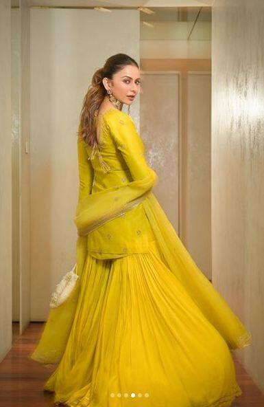 ਰਕੁਲ ਪ੍ਰੀਤ ਨੇ ਸ਼ਰਾਰਾ ਸੂਟ 'ਚ ਸ਼ੇਅਰ ਕੀਤਾ ਕਿਲਰ ਲੁੱਕ