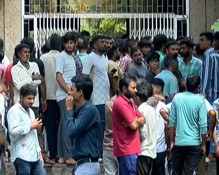 Controversy over the death of an elderly man due to a heart attack in Ahmedabad અમદાવાદમાં વૃદ્ધના મોતથી માલધારી સમાજમાં આક્રોશ, ઢોર પાર્ટીના ગેરવર્તનથી હાર્ટ અટેક આવ્યાનો આરોપ