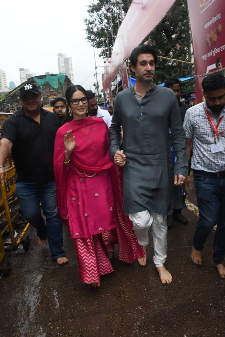 Daniel on the other hand was wearing a grey and white kurta and pajama.