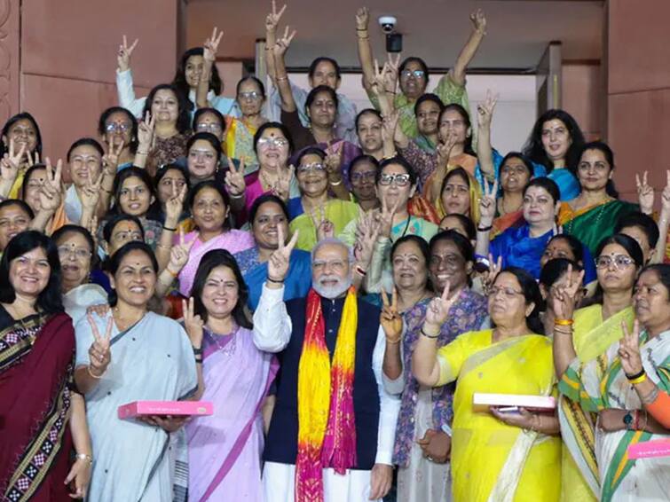 After Women's Bill Passes Through Rajya Sabha, A Vote of Thanks For PM Women's Reservation Bill: ప్రధానితో మహిళా ఎంపీల ఫొటోలు, స్వీట్లు పంపిణీ