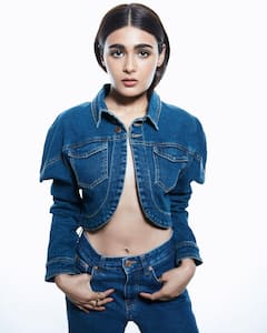 Shalini Pandey Photos : డెనిమ్ జాకెట్ బటన్స్ విప్పేసి 'అర్జున్ రెడ్డి' హీరోయిన్ ఫోటోషూట్