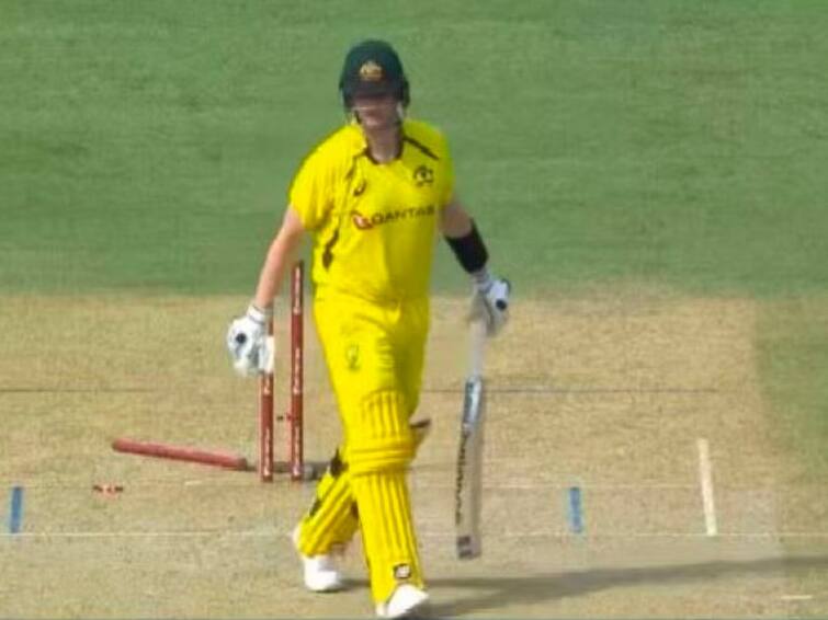 IND vs AUS 1st ODI: Mohammed Shami Rattles Steve Smith's Stumps With A Jaffa. WATCH IND vs AUS 1st ODI: Mohammed Shami Rattles Steve Smith's Stumps With A Jaffa. WATCH