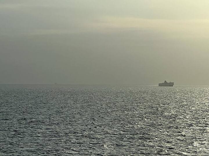 விசாலமான ஆகாயமும் கடலும்..