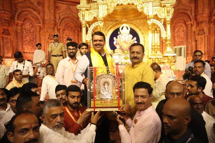 फडणवीस आणि बावनकुळे गुरुवारी पुणे दौऱ्यावर होते.