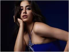 Janhvi Kapoor Photos : బ్లూ డ్రస్‌లో జాన్వీ కపూర్ - గ్లామర్ క్వీన్ అనాలేమో?