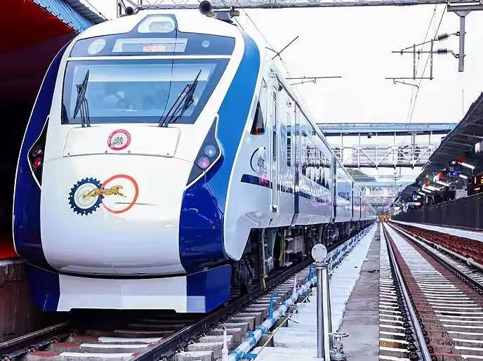 કાસરગોડ-તિરુવનંતપુરમ વંદે ભારતને રવિવારે બીજી વંદે ભારત ટ્રેનની ભેટ મળશે. આ ઉપરાંત જામનગર-અમદાવાદ વચ્ચે વંદે ભારત ટ્રેન પણ શરૂ થવા જઈ રહી છે.