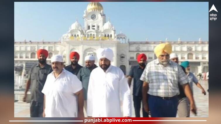 Charanjit Singh Channi pays obeisance at Sri Harmandir Sahib, says this about the ongoing India-Canada dispute Punjab News: ਸੱਚਖੰਡ ਸ੍ਰੀ ਹਰਿਮੰਦਰ ਸਾਹਿਬ ਵਿਖੇ ਨਤਮਸਤਕ ਹੋਏ ਚਰਨਜੀਤ ਸਿੰਘ ਚੰਨੀ, ਚੱਲ ਰਹੇ ਭਾਰਤ-ਕੈਨੇਡਾ ਵਿਵਾਦ ਬਾਰੇ ਆਖੀ ਇਹ ਗੱਲ