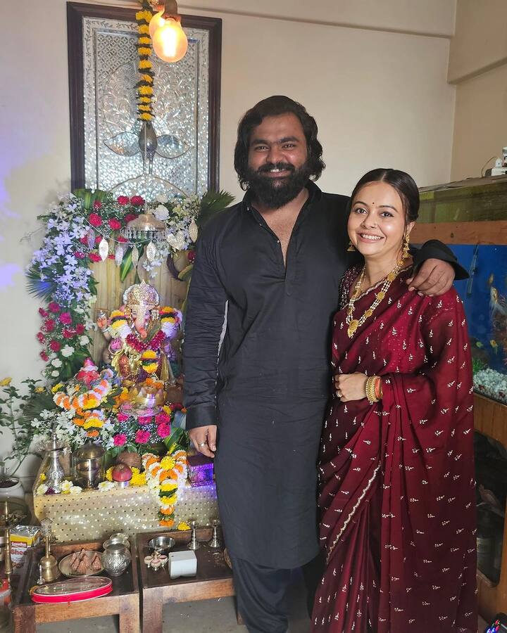 इन तस्वीरों को देखकर जहां एक तरफ एक्ट्रेस के फैंस उनकी जमकर तारीफ कर रहे हैं. वहीं कुछ लोग एक्ट्रेस के पति को खरी-खोटी भी सुनाते दिखाई दिए.