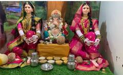 Pune News : सोनपावलांनी गौरी आल्या! बसलेल्या गौरी अन् जागरण गोंधळ देखाव्याची पुण्यात चर्चा