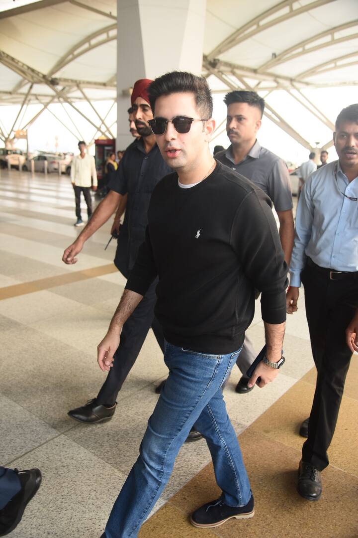 Both Parineeti and Raghav were seen leaving for Udaipur with their families.